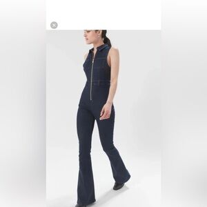 Weworewhat dark denim sleeveless jumpsuit with front zip size 6